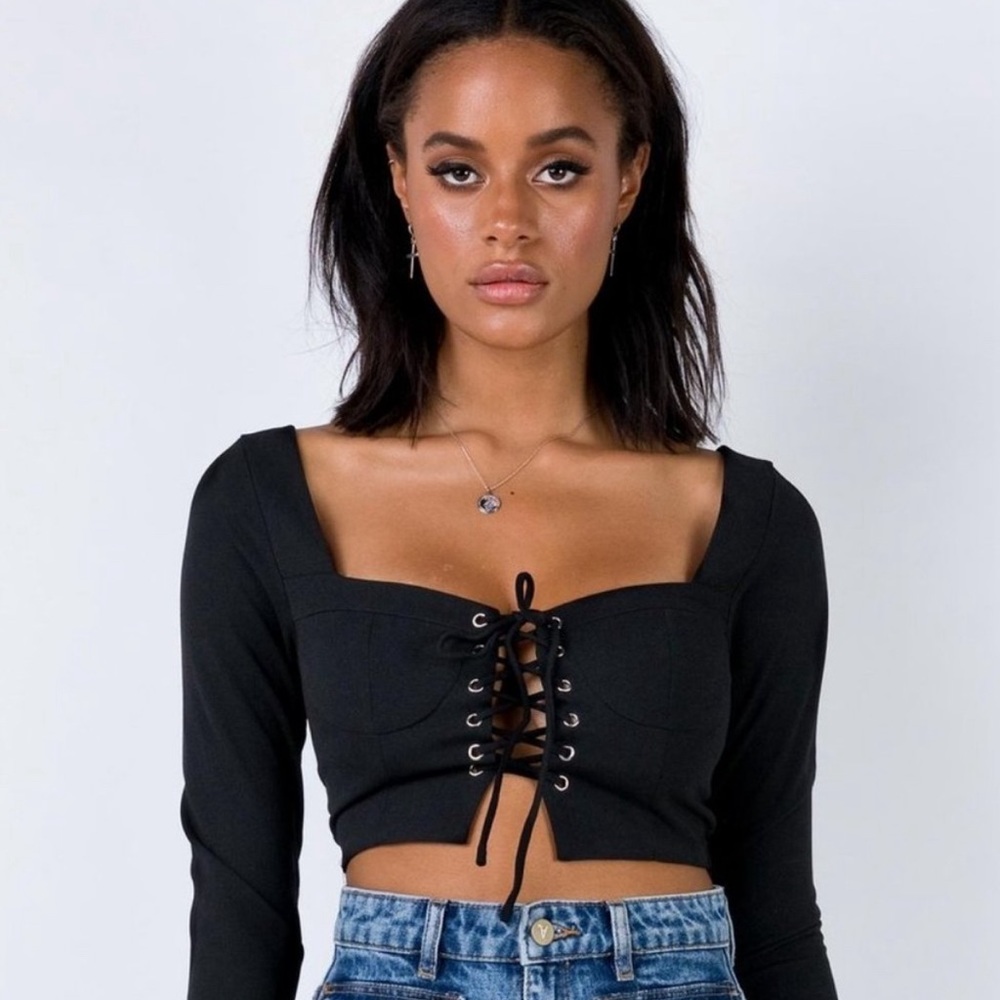 NWT POLLY The Raunds Top Black